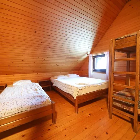 Planinska Koca Na Gozdu-3